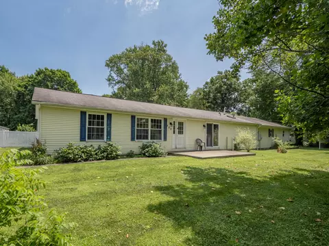 420 N Wilson St, Vicksburg, MI 49097