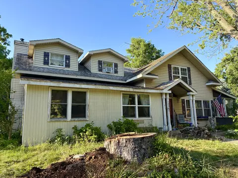 108 S Union St, Douglas, MI 49406