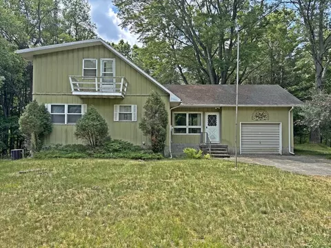 10995 Thornapple Dr, Stanwood, MI 49346