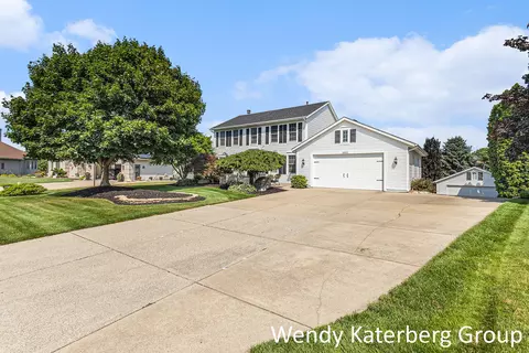 1033 Lumina Dr, Jenison, MI 49428