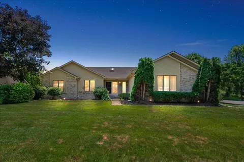25036 Buckminster Dr, Novi, MI 48375