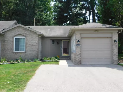 36561 S Deerhurst S, Westland, MI 48185