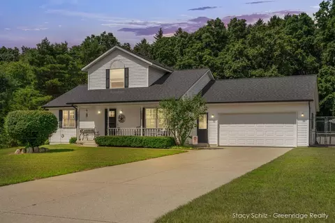 2405 Stanton Dr, Middleville, MI 49333