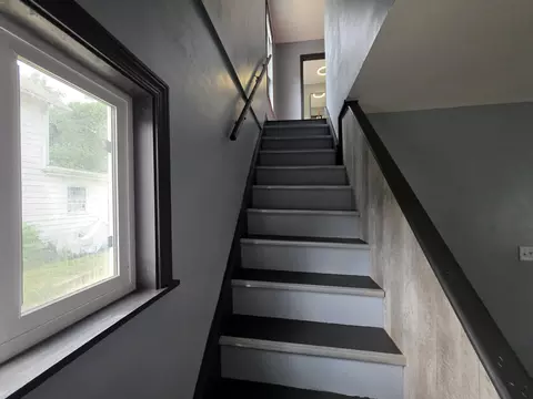 Entry Way - 1211 S Jackson St, Jackson, MI 49203 photo 2 of 7
