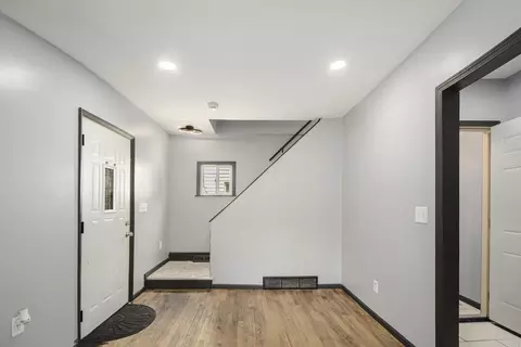 Entry Way - 1211 S Jackson St, Jackson, MI 49203 photo 1 of 7