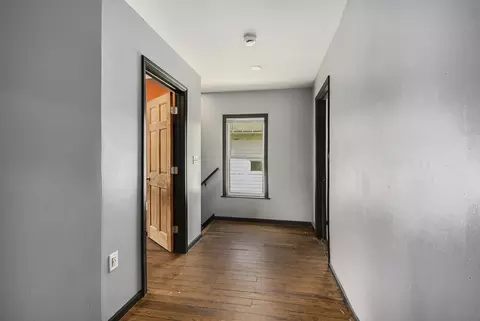 Entry Way - 1211 S Jackson St, Jackson, MI 49203 photo 4 of 7