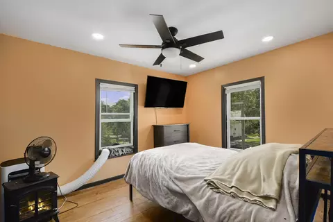 Bedroom - 1211 S Jackson St, Jackson, MI 49203 photo 2 of 3