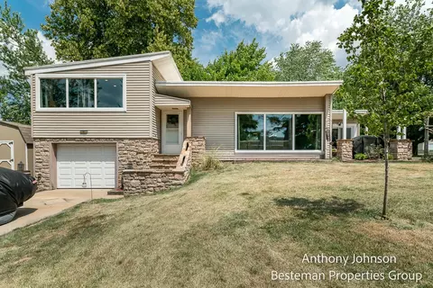 73 Cedar St NE, Cedar Springs, MI 49319