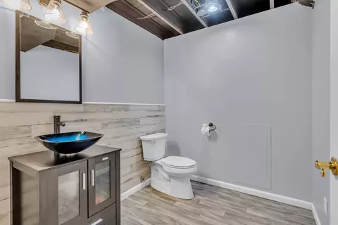 Bath - 1615 Bunting Rd, Jackson, MI 49201 photo 4 of 5