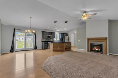 Living - 1615 Bunting Rd, Jackson, MI 49201 photo 1 of 4