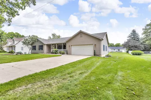 Exterior - 1615 Bunting Rd, Jackson, MI 49201 photo 4 of 6