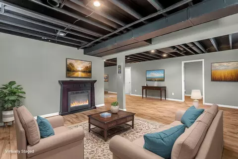 Living - 1615 Bunting Rd, Jackson, MI 49201 photo 4 of 4