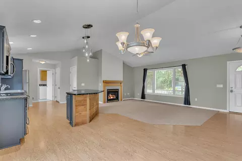 Living - 1615 Bunting Rd, Jackson, MI 49201 photo 2 of 4