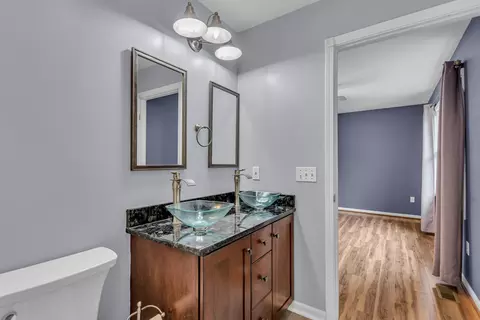 Bath - 1615 Bunting Rd, Jackson, MI 49201 photo 3 of 5