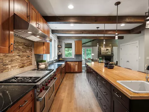 Kitchen - 3867 Hawk Crest Rd, Ann Arbor, MI 48103 photo 4 of 9