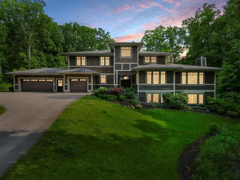Exterior - 3867 Hawk Crest Rd, Ann Arbor, MI 48103 photo 3 of 12