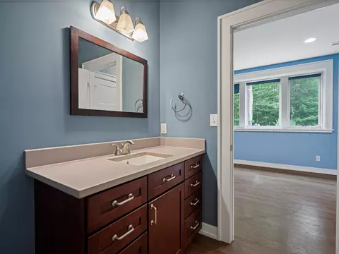 Bath - 3867 Hawk Crest Rd, Ann Arbor, MI 48103 photo 8 of 8