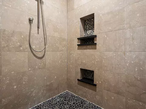 Bath - 3867 Hawk Crest Rd, Ann Arbor, MI 48103 photo 5 of 8