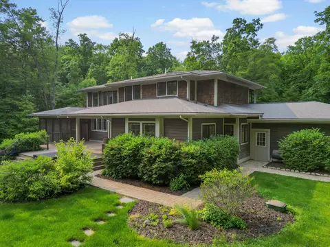 Exterior - 3867 Hawk Crest Rd, Ann Arbor, MI 48103 photo 5 of 12