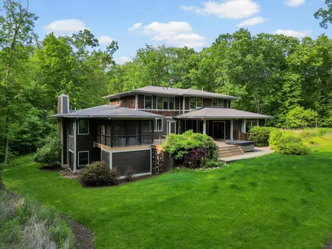 Exterior - 3867 Hawk Crest Rd, Ann Arbor, MI 48103 photo 4 of 12