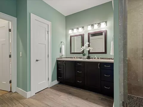 Bath - 3867 Hawk Crest Rd, Ann Arbor, MI 48103 photo 2 of 8