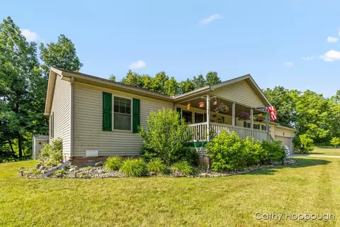 255 Whispering Creek Dr, Ionia, MI 48846