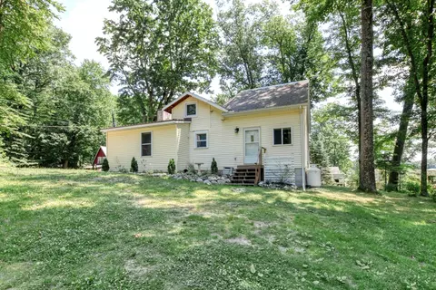 890 W Locust St, White Cloud, MI 49349 photo 2