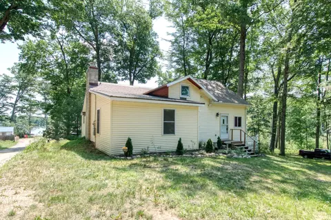 890 W Locust St, White Cloud, MI 49349 photo 3
