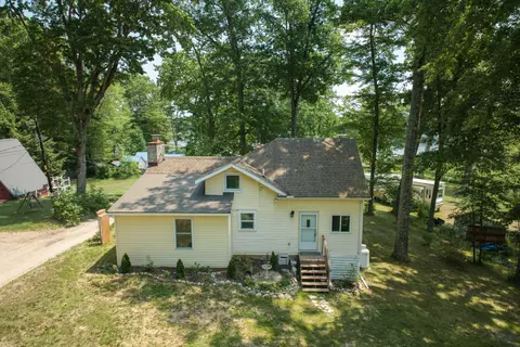 890 W Locust St, White Cloud, MI 49349