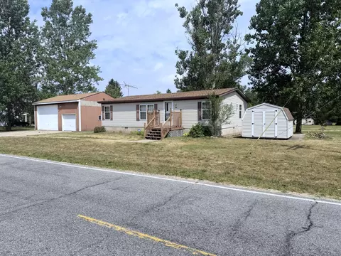488 Willow St, Howard City, MI 49329