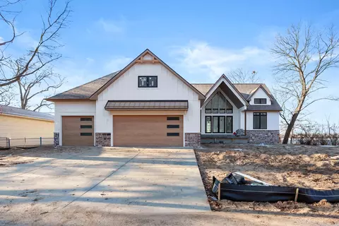 3308 E Shore Dr, Portage, MI 49002