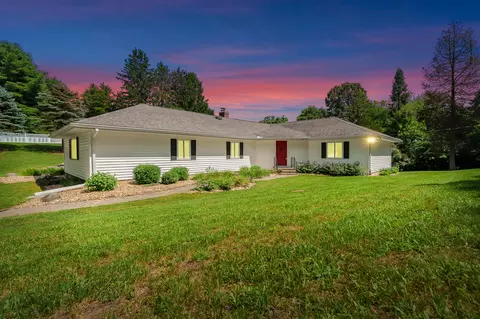 22100 N Uldriks Dr, Battle Creek, MI 49017