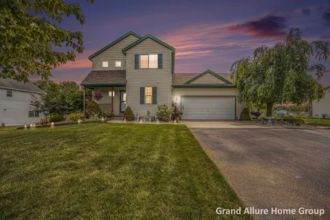 2216 Avalon View Dr NE, Cedar Springs, MI 49319