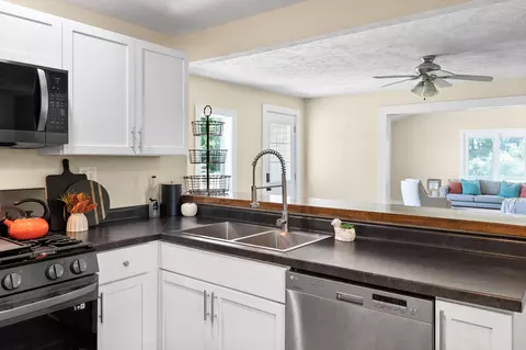 Kitchen - 5743 107th Ave, Pullman, MI 49450 photo 3 of 5