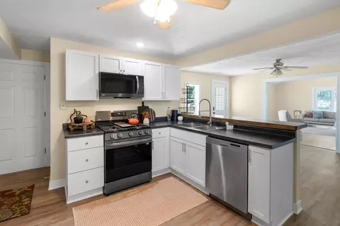 Kitchen - 5743 107th Ave, Pullman, MI 49450 photo 2 of 5