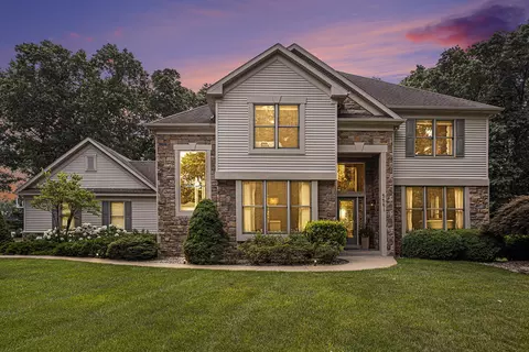 5551 Saddle Club Dr, Kalamazoo, MI 49009