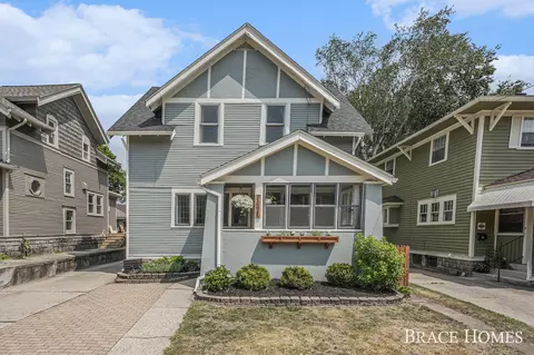 1035 Fountain St NE, Grand Rapids, MI 49503