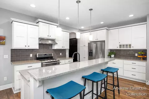 Kitchen - 10 Fox Point Ct, Ada, MI 49301 photo 3 of 3