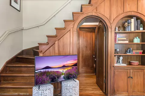 Entry Way - 4500 S Jackson Rd, Jackson, MI 49201 photo 6 of 9