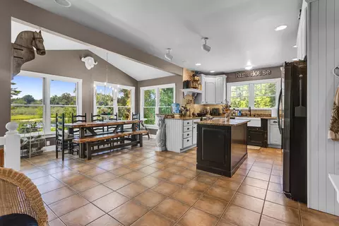 Kitchen - 4500 S Jackson Rd, Jackson, MI 49201 photo 4 of 10