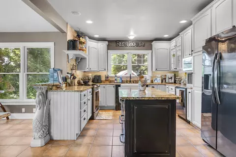 Kitchen - 4500 S Jackson Rd, Jackson, MI 49201 photo 5 of 10