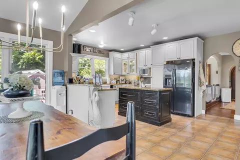 Kitchen - 4500 S Jackson Rd, Jackson, MI 49201 photo 6 of 10