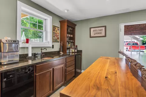 Kitchen - 4500 S Jackson Rd, Jackson, MI 49201 photo 3 of 10