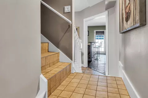 Entry Way - 4500 S Jackson Rd, Jackson, MI 49201 photo 3 of 9