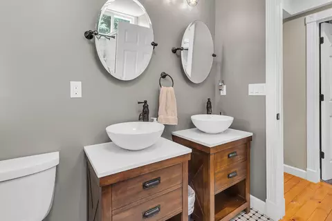 Bath - 4500 S Jackson Rd, Jackson, MI 49201 photo 2 of 7