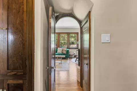 Entry Way - 4500 S Jackson Rd, Jackson, MI 49201 photo 7 of 9