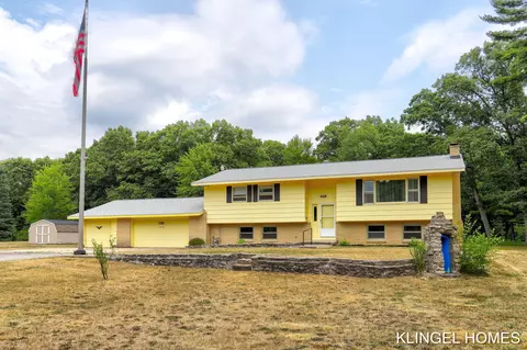 17458 144th Ave, Nunica, MI 49448