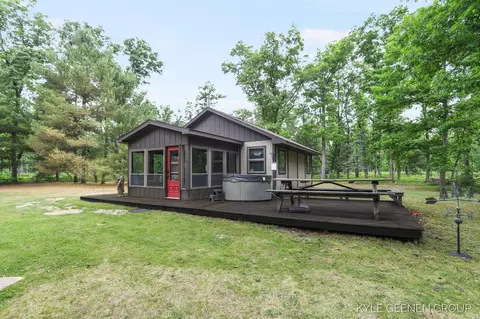 9228 S Star Lake Dr, Baldwin, MI 49304