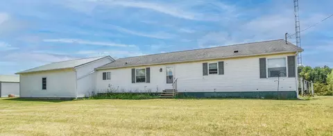 9642 Long Lake Rd, Montgomery, MI 49255