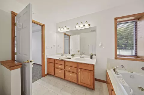 Bath - 1771 N Sutton Rd, Jackson, MI 49202 photo 1 of 2